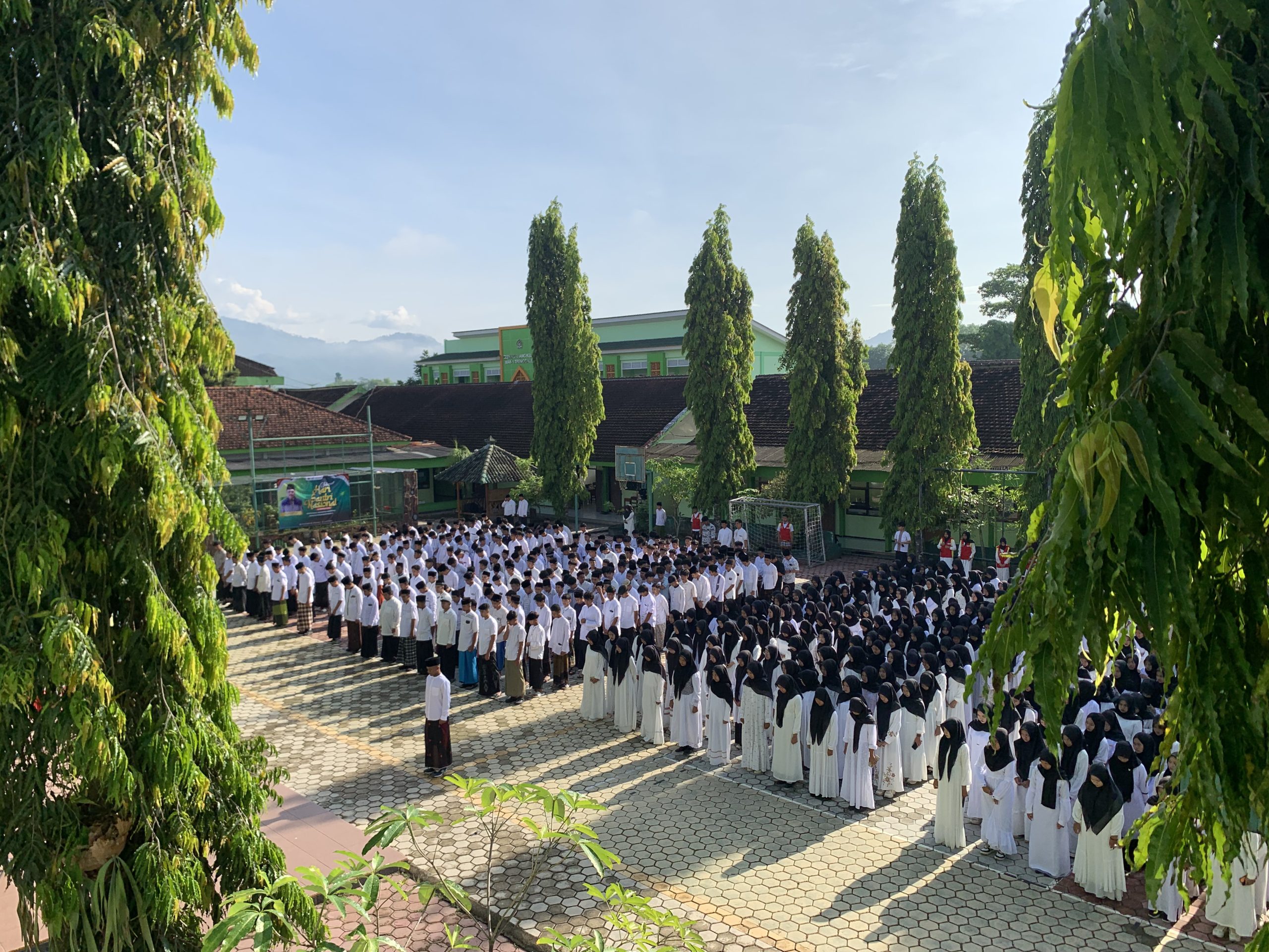 Santri MAN 1 Trenggalek Bergerak! Wujudkan Indonesia Beradab Lewat Jejak Kebaikan Ulama